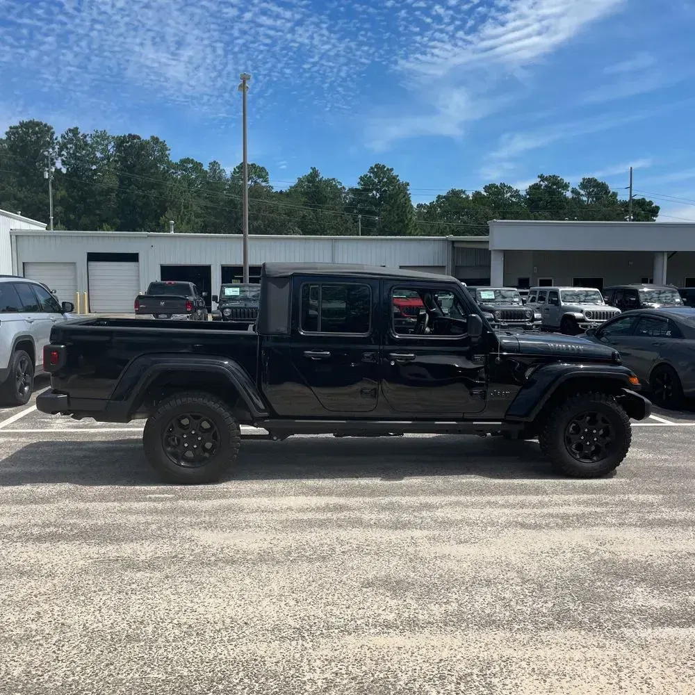 2023 Jeep Gladiator Willys
