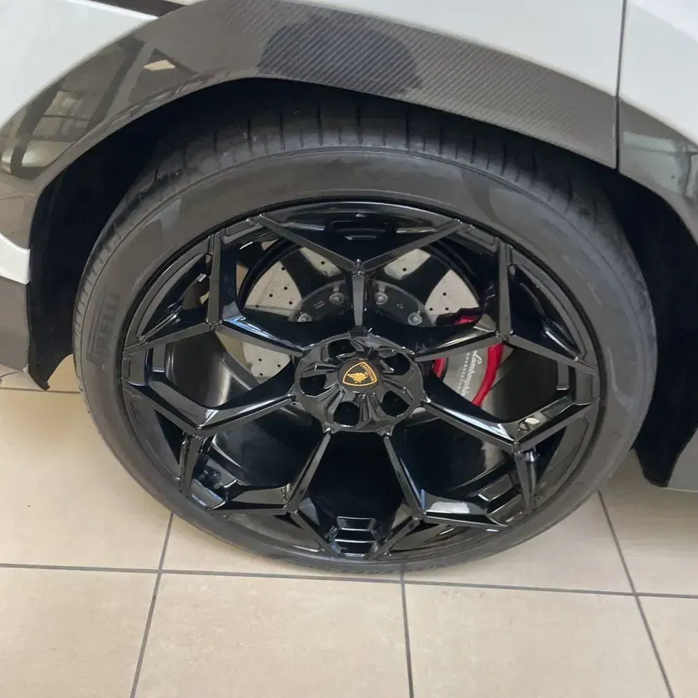 2023 Lamborghini Urus Base