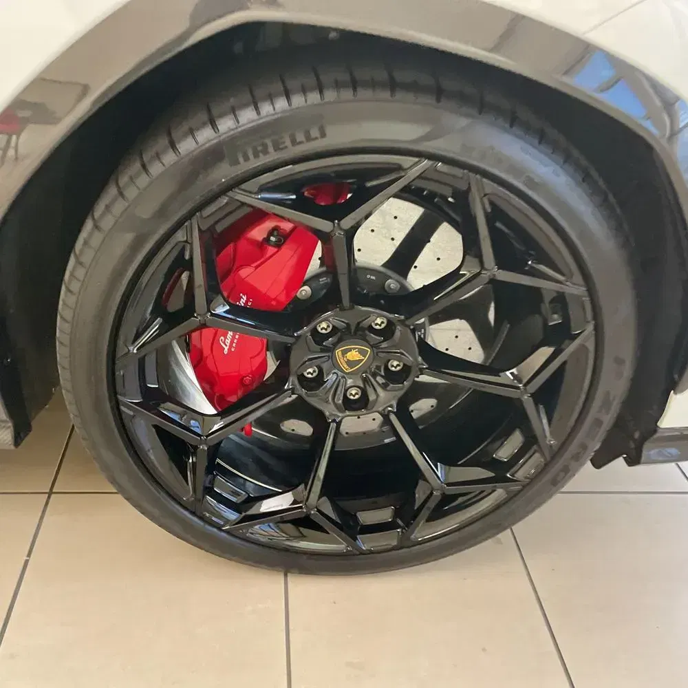 2023 Lamborghini Urus Base