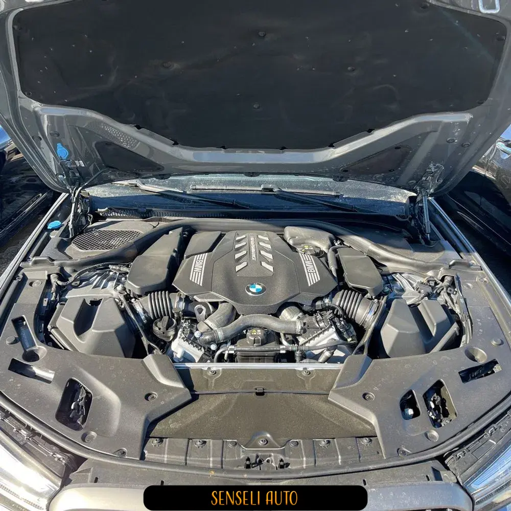 2023 BMW 5-Series M550xi