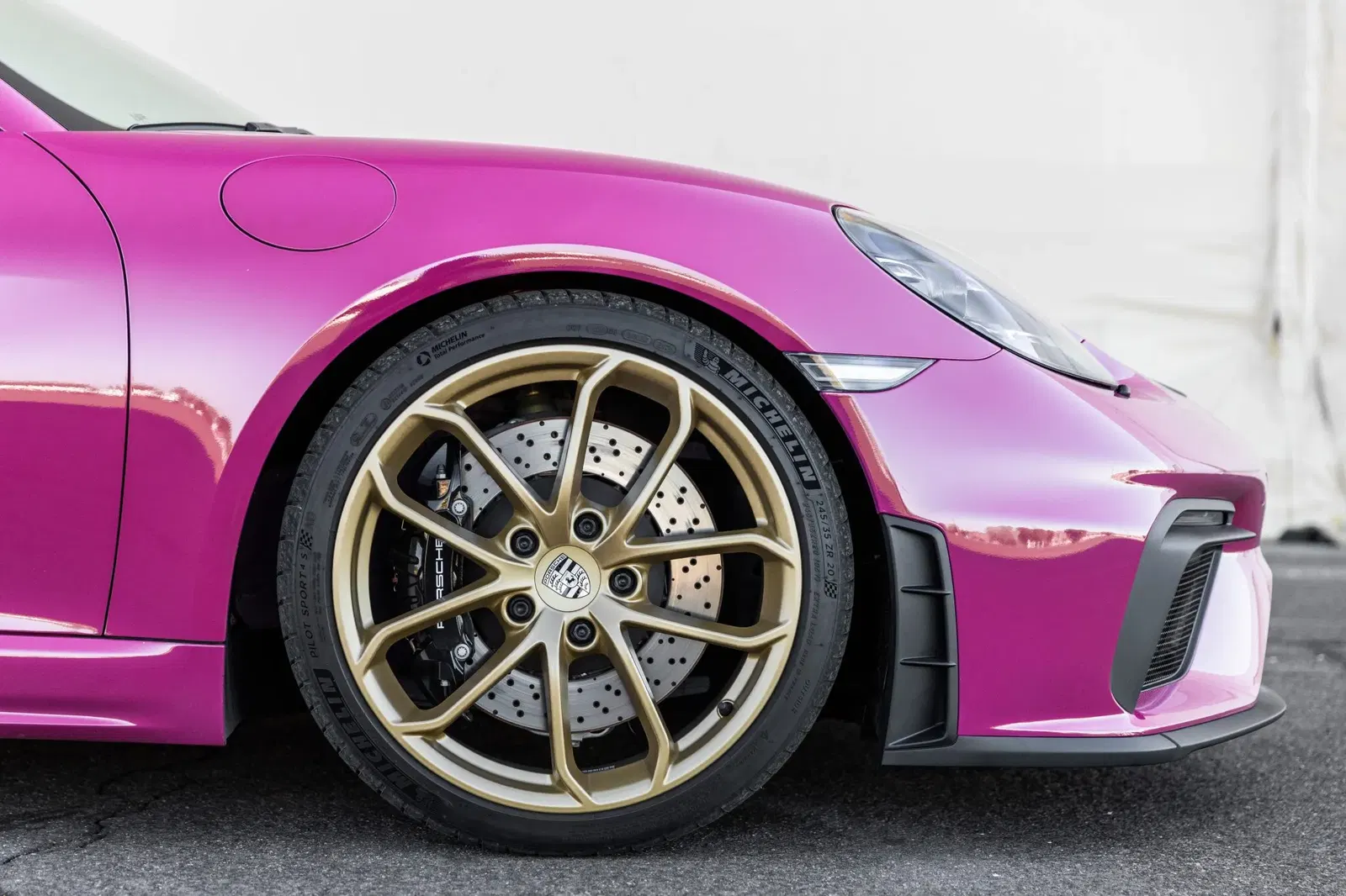 Ruby Star 2022 Porsche 718 Spyder 6-Speed