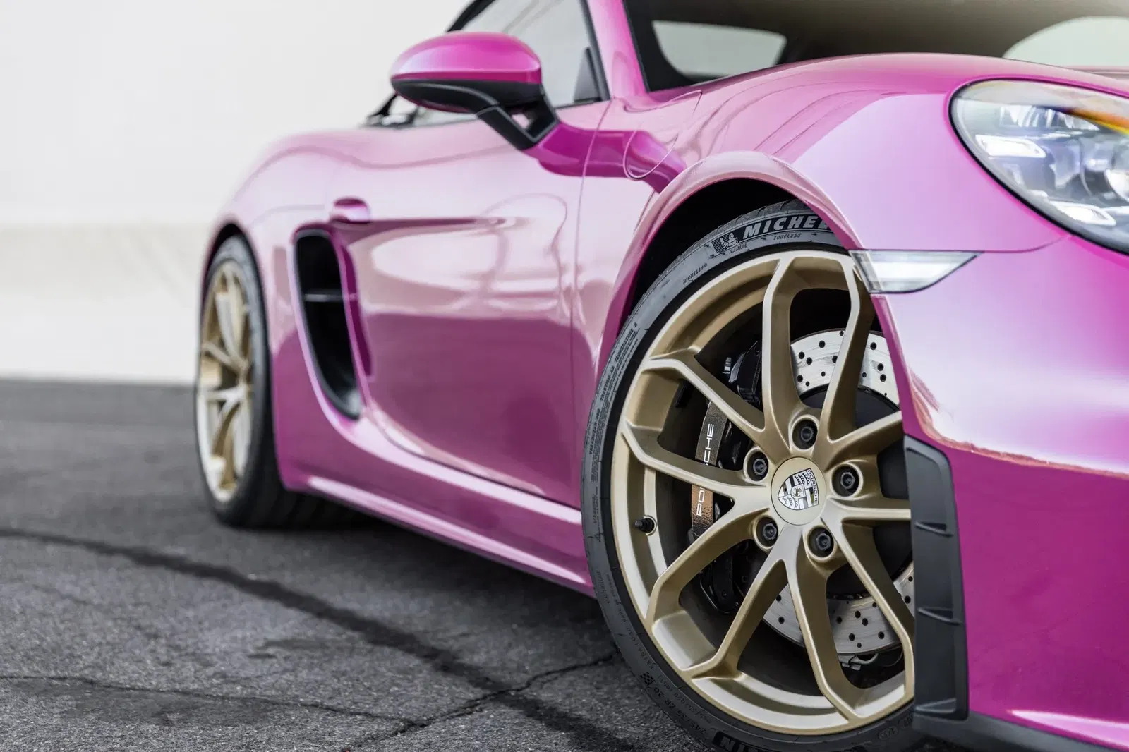 Ruby Star 2022 Porsche 718 Spyder 6-Speed