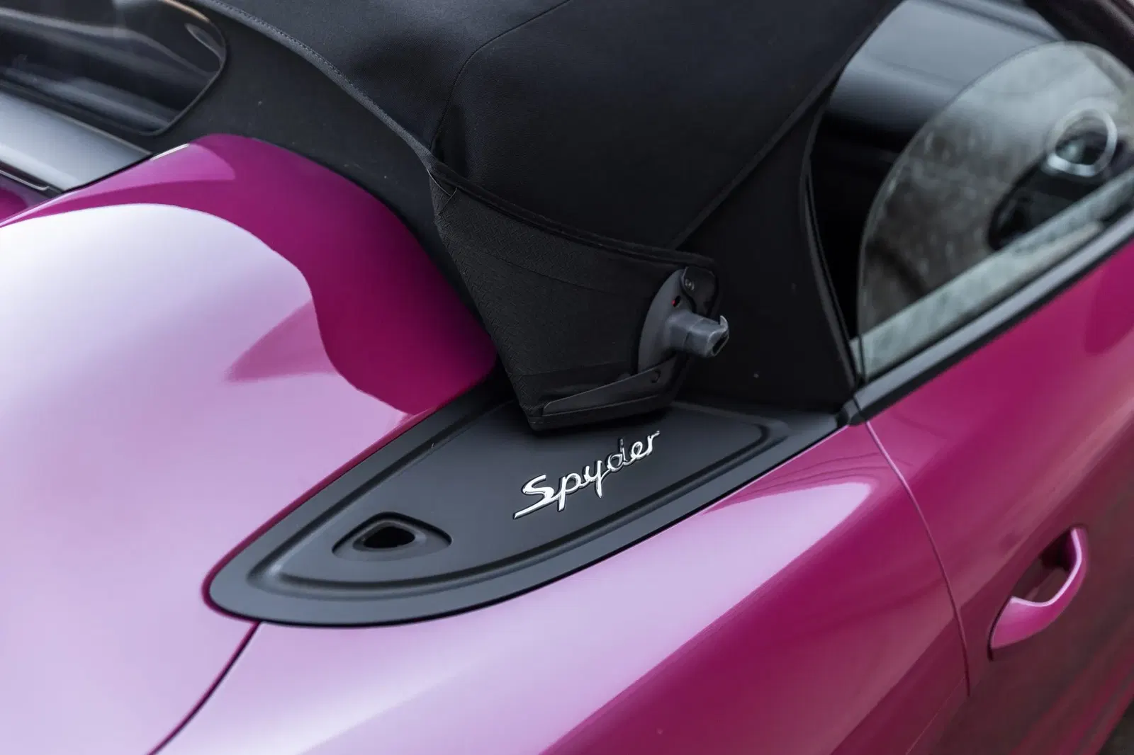 Ruby Star 2022 Porsche 718 Spyder 6-Speed