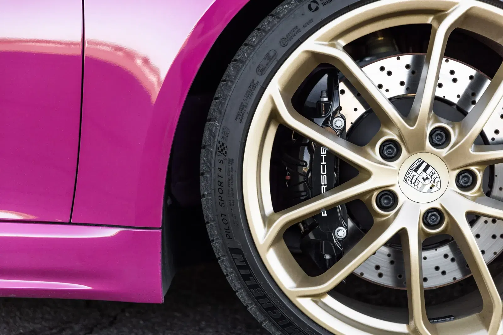 Ruby Star 2022 Porsche 718 Spyder 6-Speed