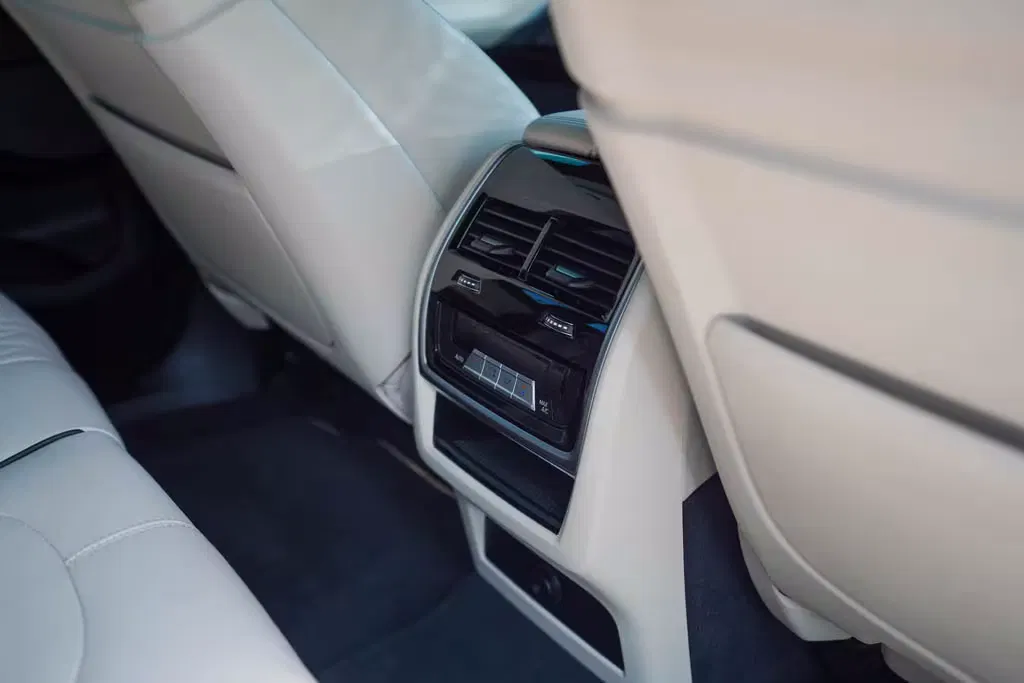 2020 BMW X6 M50i