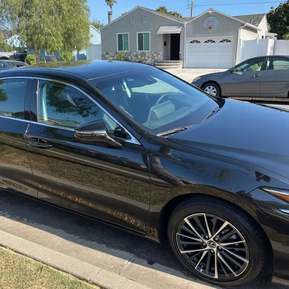 2025 Lexus ES 300h Base