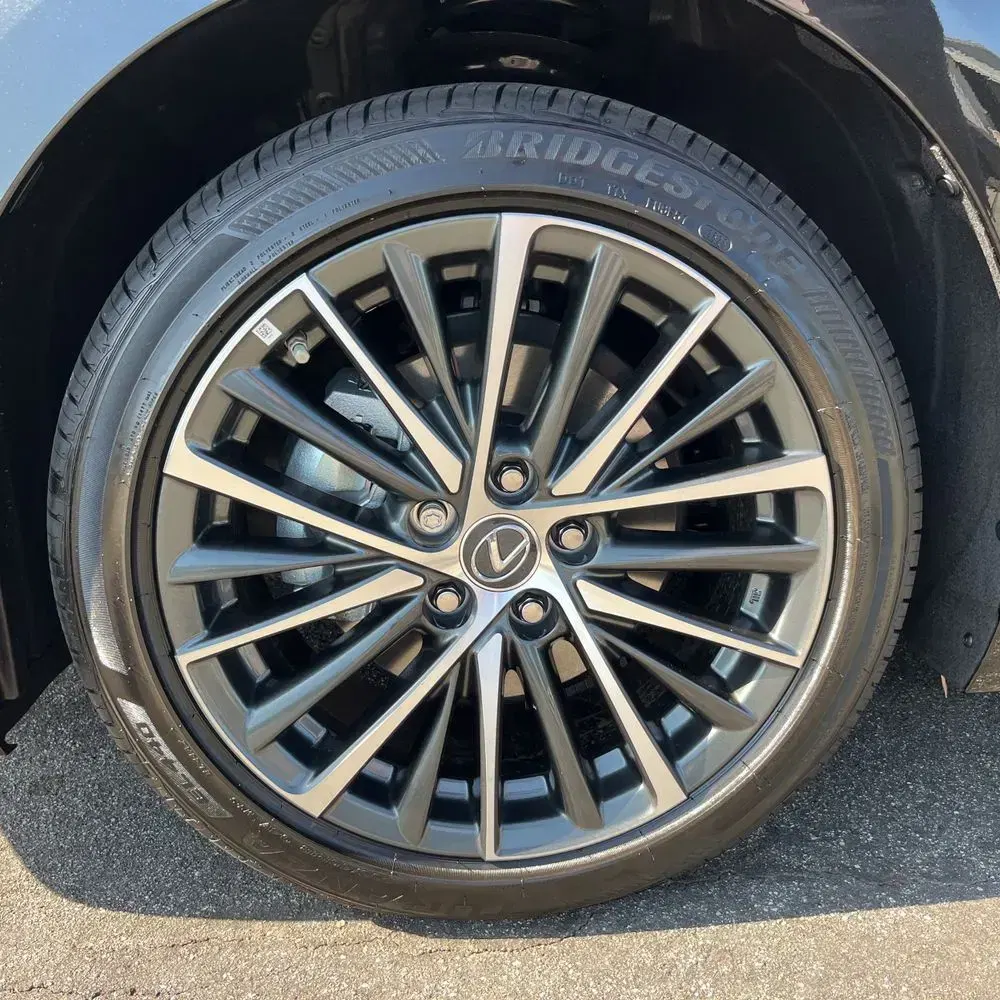 2025 Lexus ES 300h Base