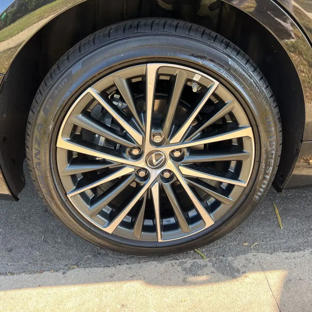 2025 Lexus ES 300h Base