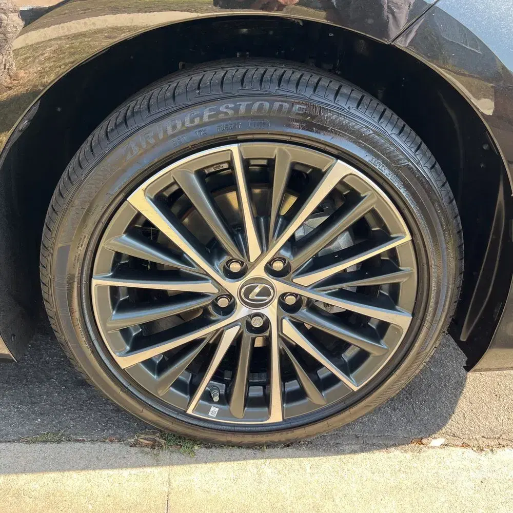 2025 Lexus ES 300h Base