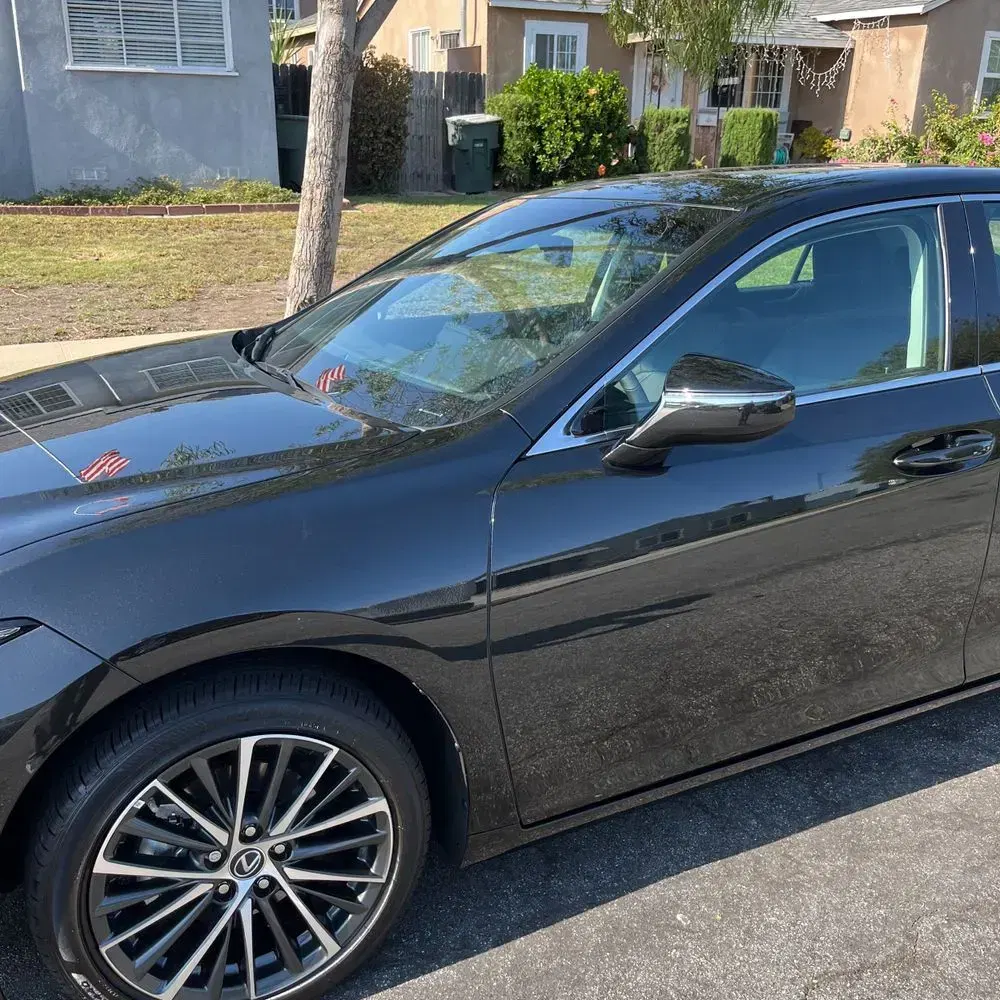 2025 Lexus ES 300h Base