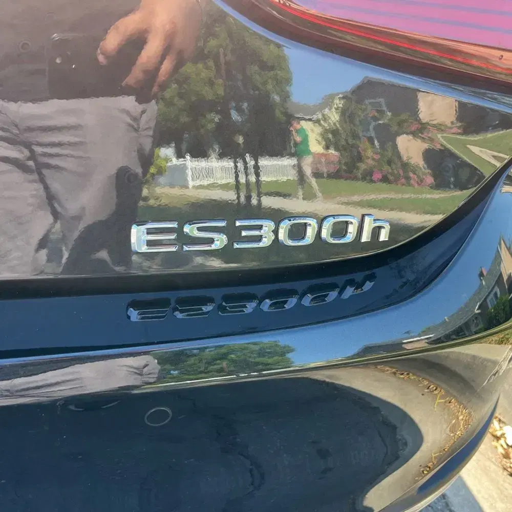 2025 Lexus ES 300h Base