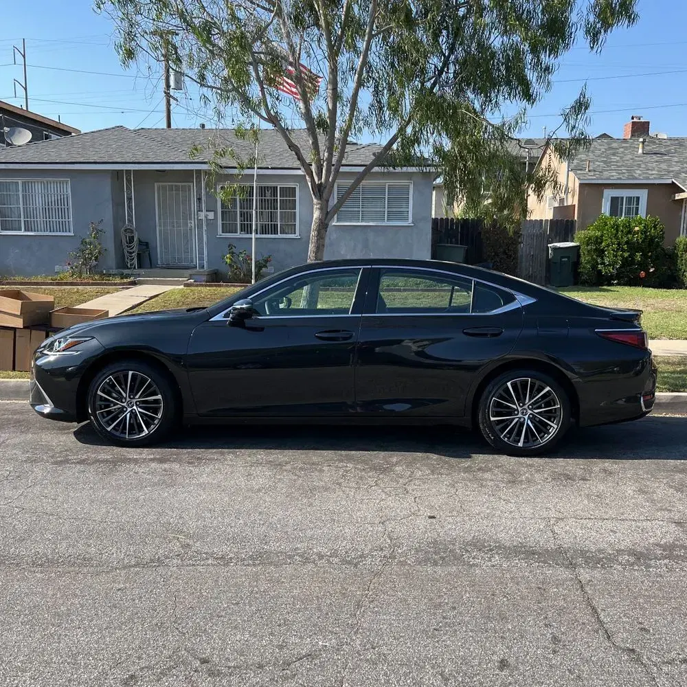 2025 Lexus ES 300h Base