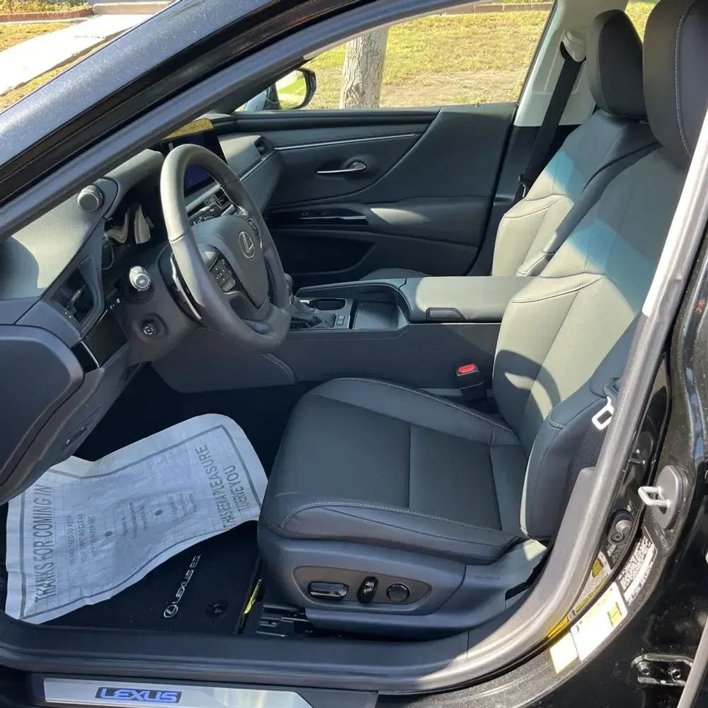 2025 Lexus ES 300h Base