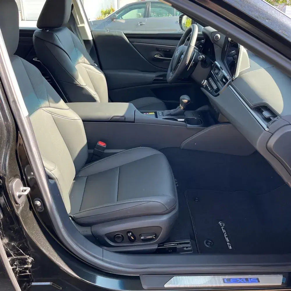 2025 Lexus ES 300h Base