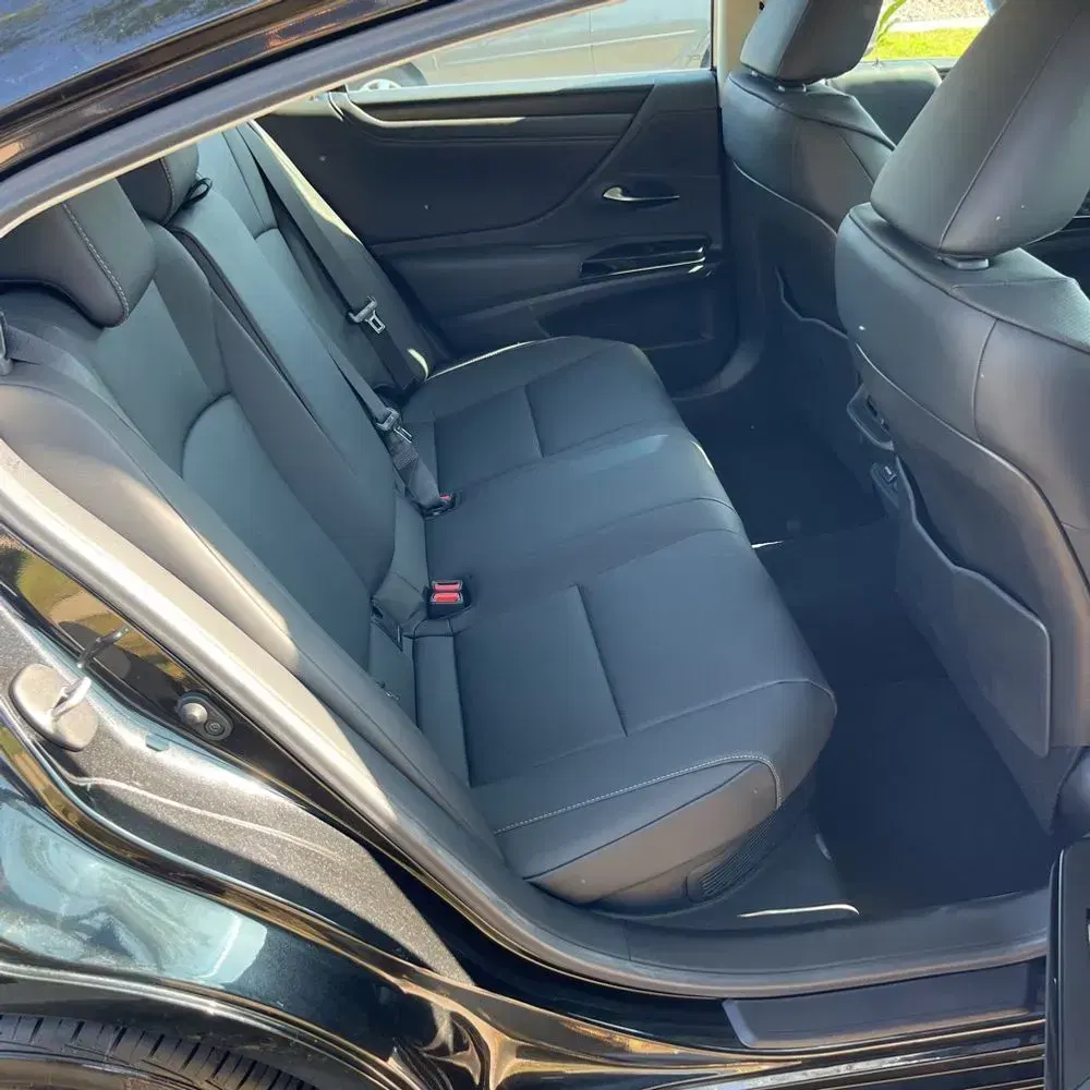 2025 Lexus ES 300h Base