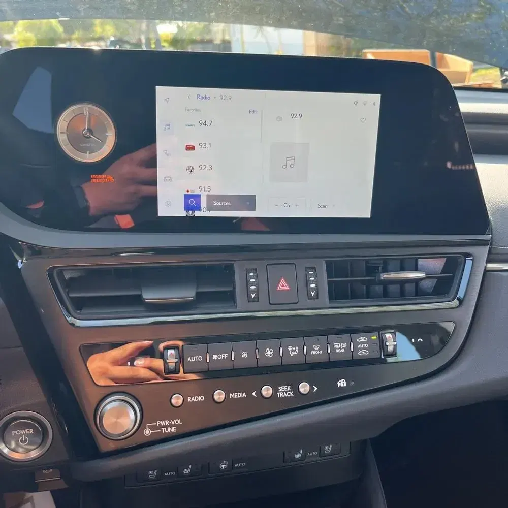2025 Lexus ES 300h Base