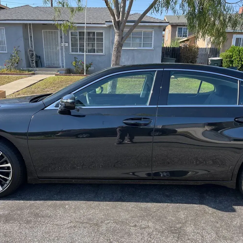 2025 Lexus ES 300h Base