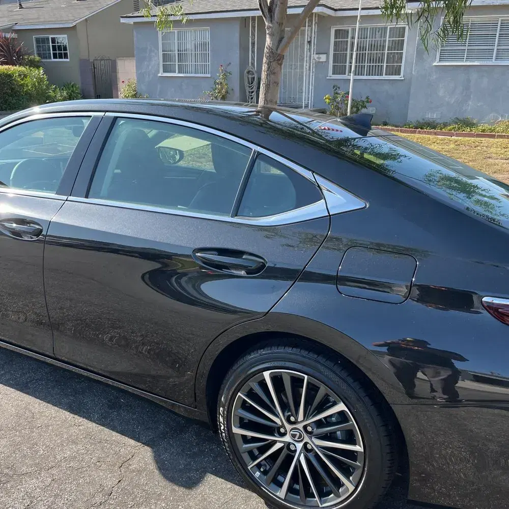 2025 Lexus ES 300h Base