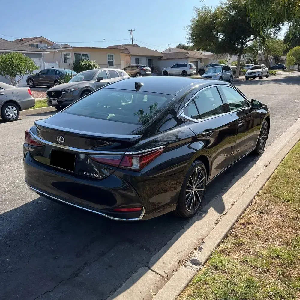 2025 Lexus ES 300h Base