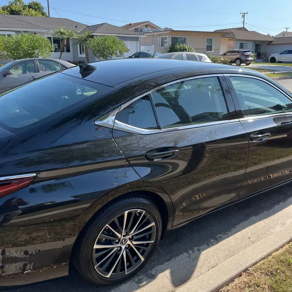 2025 Lexus ES 300h Base