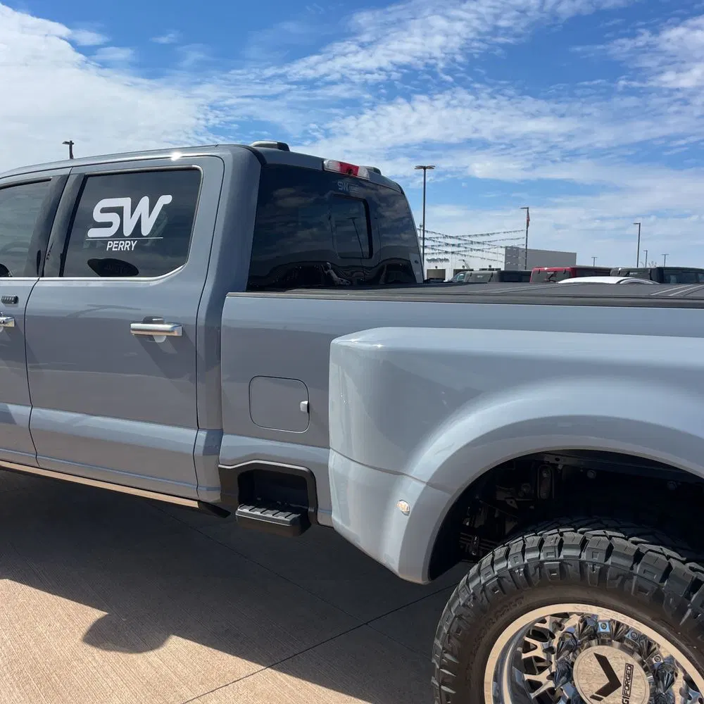 2025 Ford F-450 Super Duty Platinum