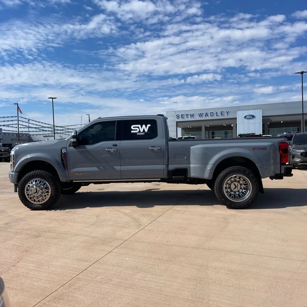 2025 Ford F-450 Super Duty Platinum