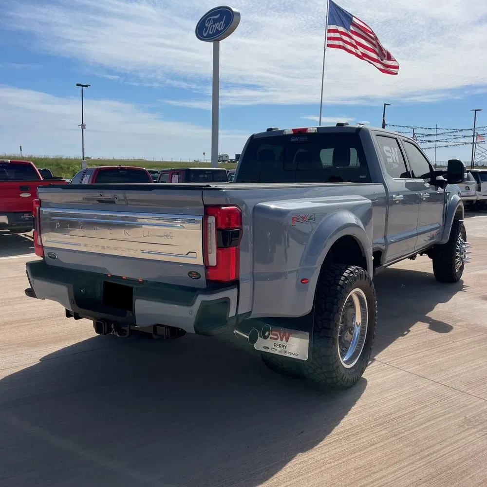 2025 Ford F-450 Super Duty Platinum