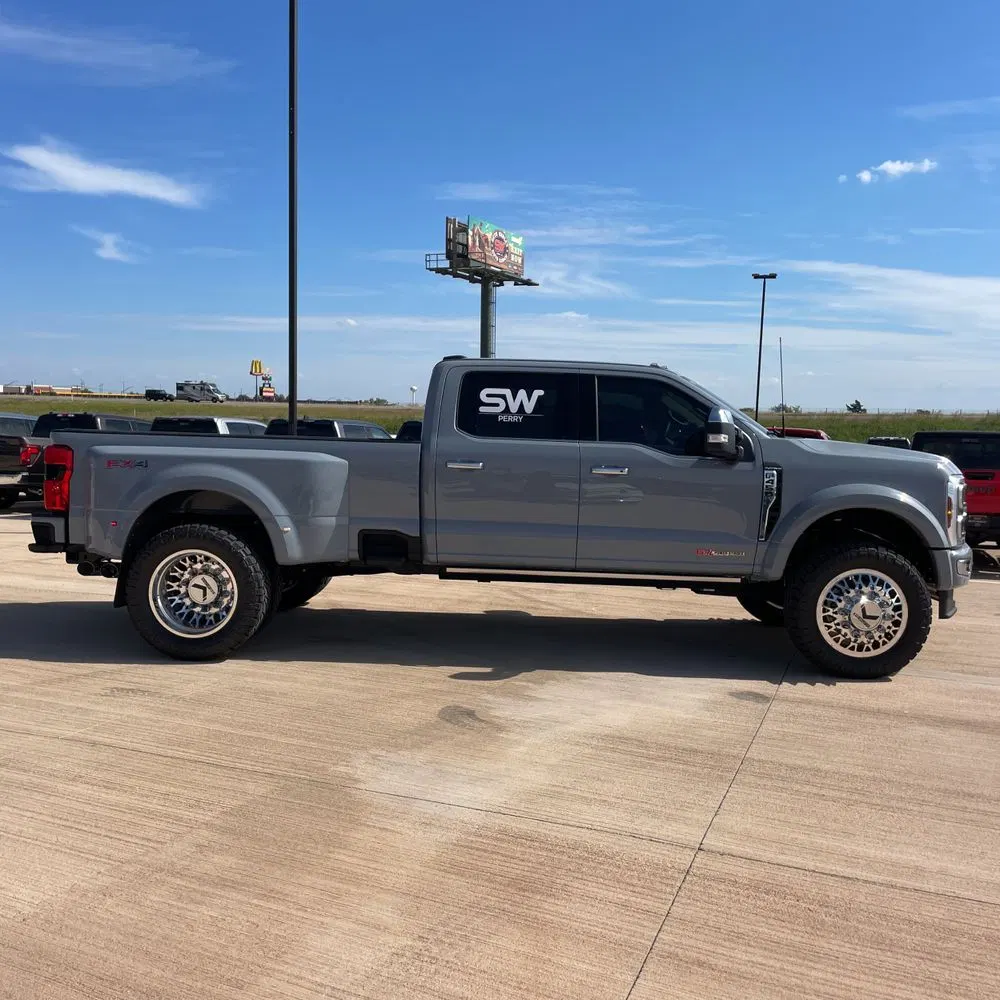 2025 Ford F-450 Super Duty Platinum
