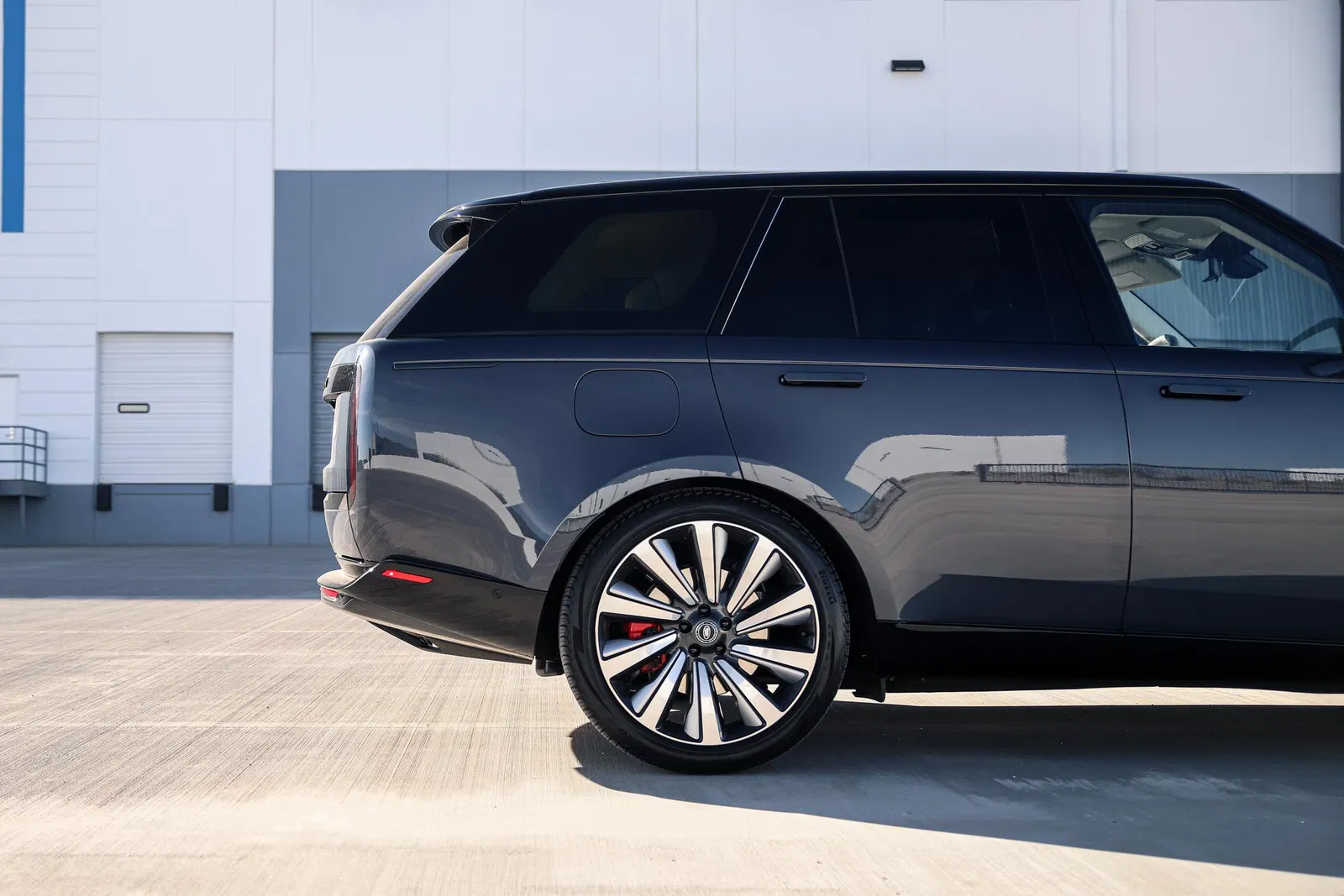 2023 Range Rover P530 SV - Twin-Turbo V8, AWD, Highly Equipped, Unmodified