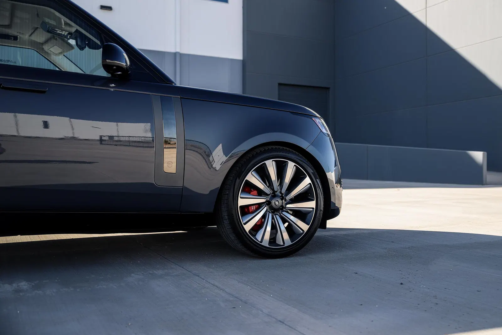 2023 Range Rover P530 SV - Twin-Turbo V8, AWD, Highly Equipped, Unmodified
