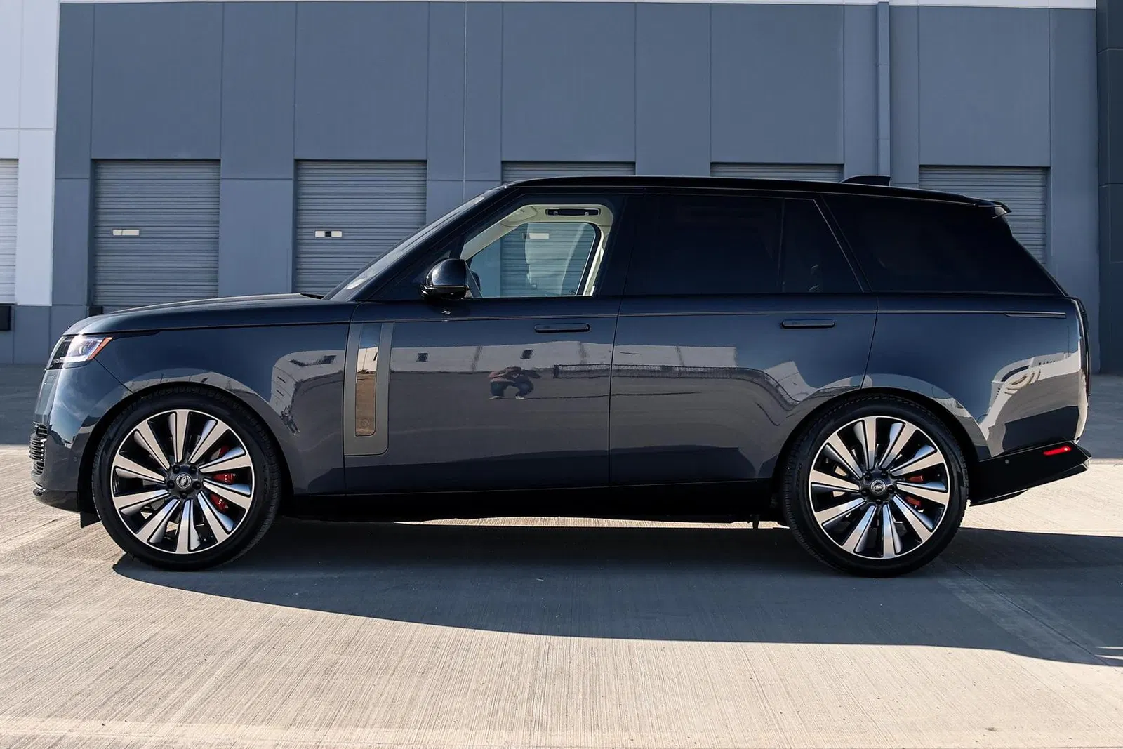 2023 Range Rover P530 SV - Twin-Turbo V8, AWD, Highly Equipped, Unmodified