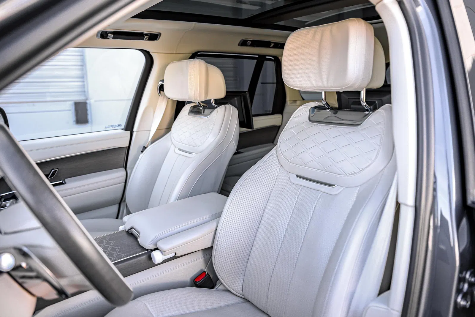 2023 Range Rover P530 SV - Twin-Turbo V8, AWD, Highly Equipped, Unmodified