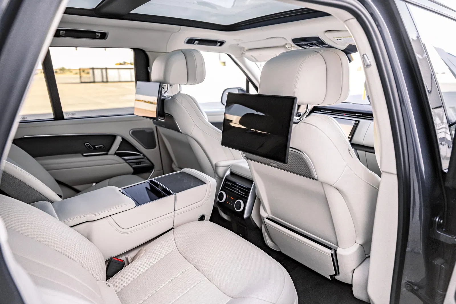 2023 Range Rover P530 SV - Twin-Turbo V8, AWD, Highly Equipped, Unmodified