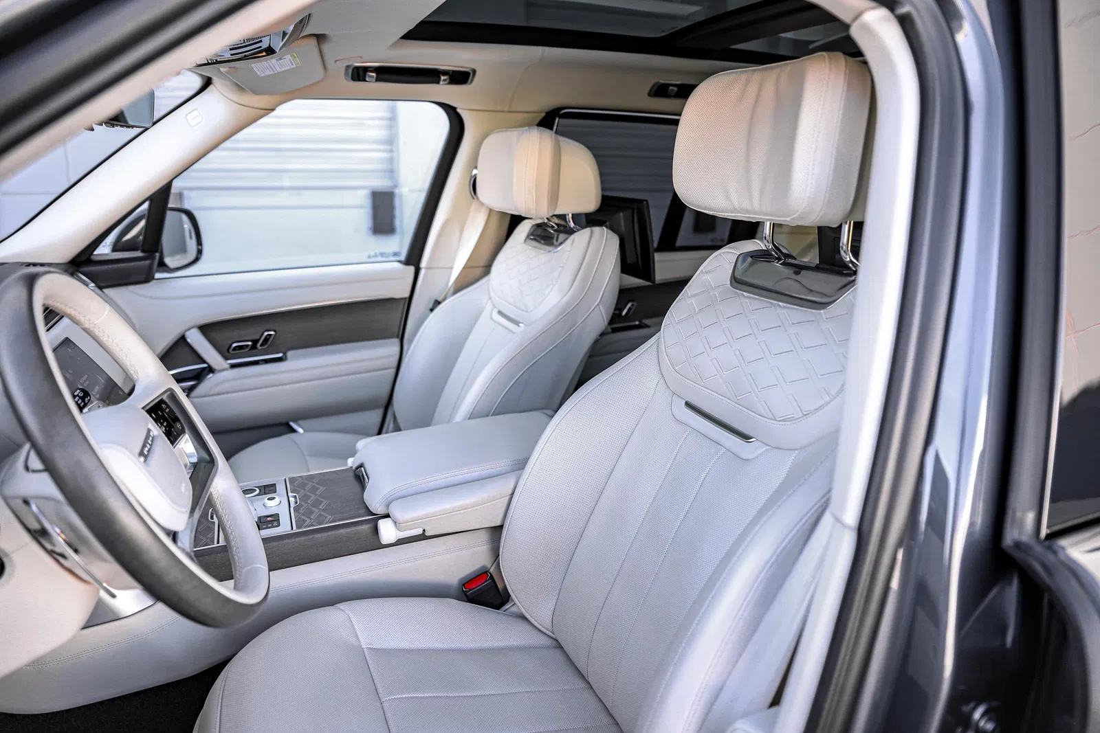 2023 Range Rover P530 SV - Twin-Turbo V8, AWD, Highly Equipped, Unmodified