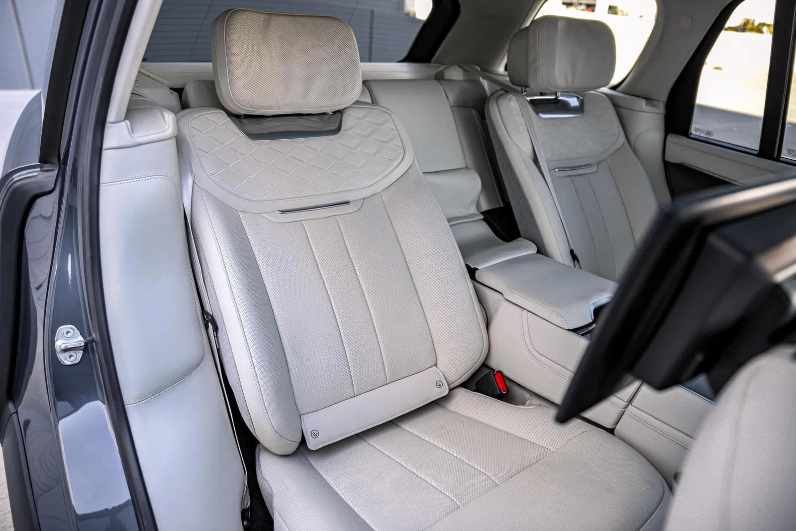 2023 Range Rover P530 SV - Twin-Turbo V8, AWD, Highly Equipped, Unmodified