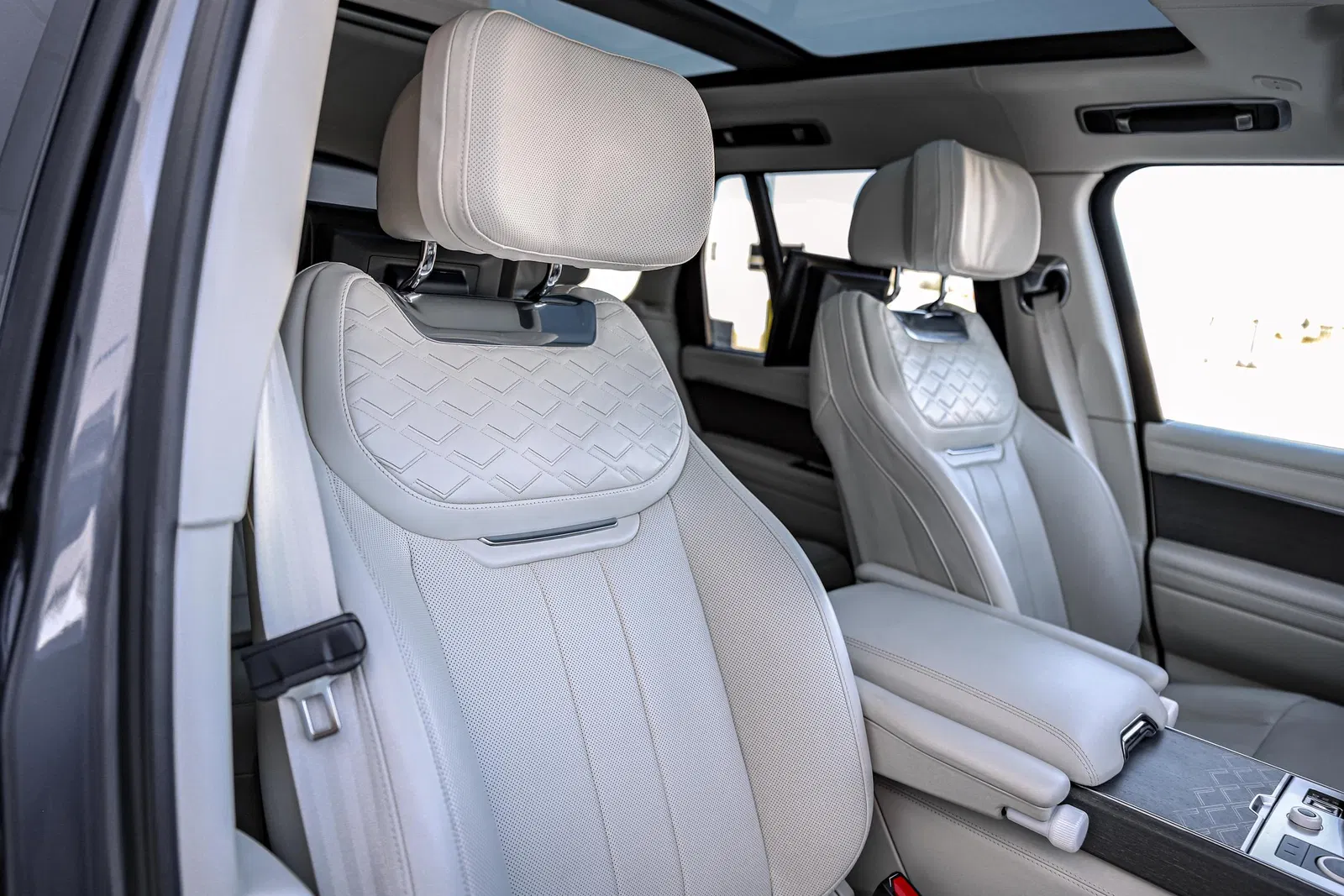 2023 Range Rover P530 SV - Twin-Turbo V8, AWD, Highly Equipped, Unmodified