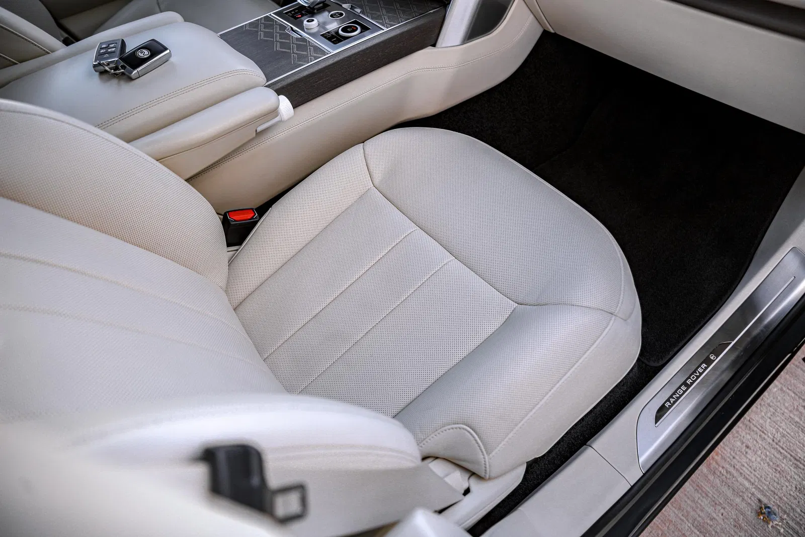 2023 Range Rover P530 SV - Twin-Turbo V8, AWD, Highly Equipped, Unmodified