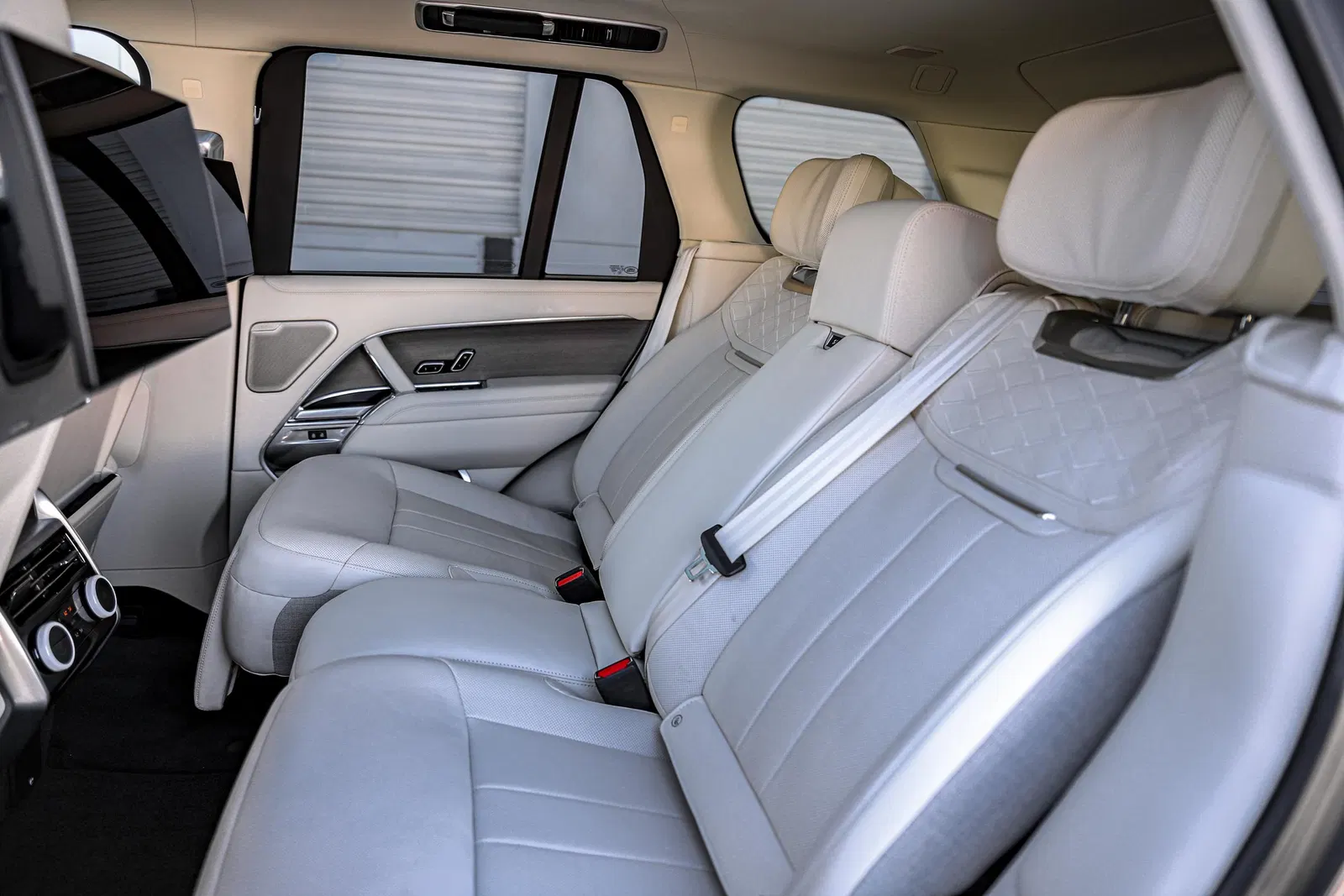 2023 Range Rover P530 SV - Twin-Turbo V8, AWD, Highly Equipped, Unmodified