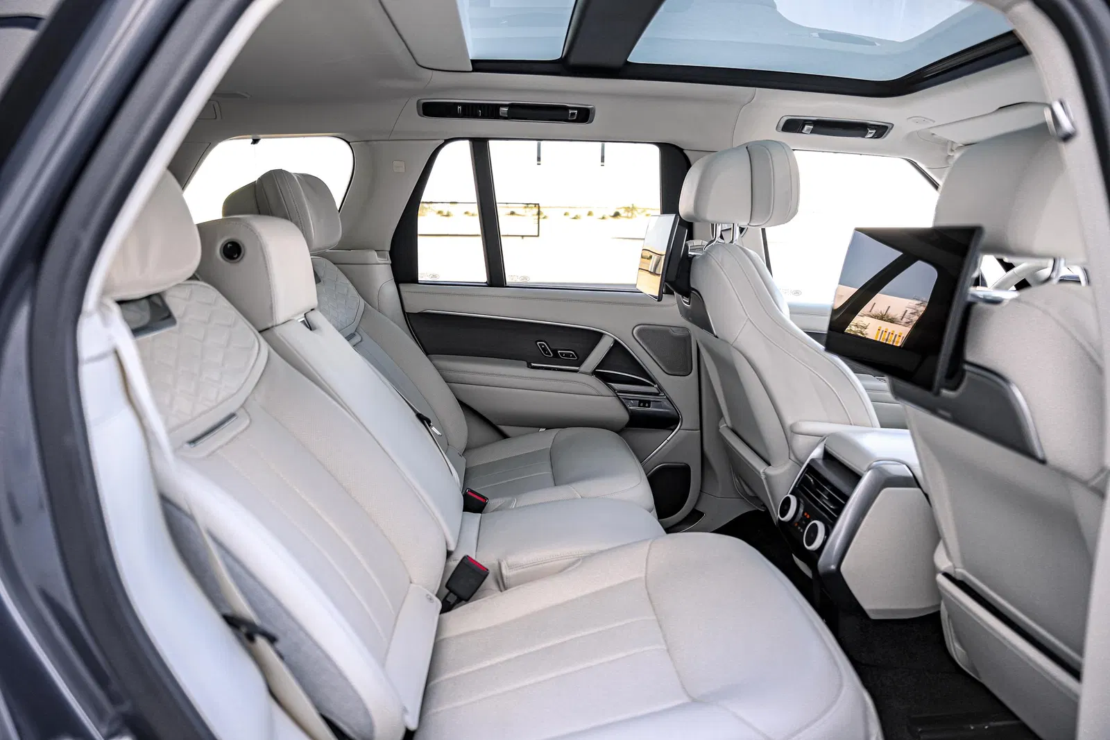 2023 Range Rover P530 SV - Twin-Turbo V8, AWD, Highly Equipped, Unmodified