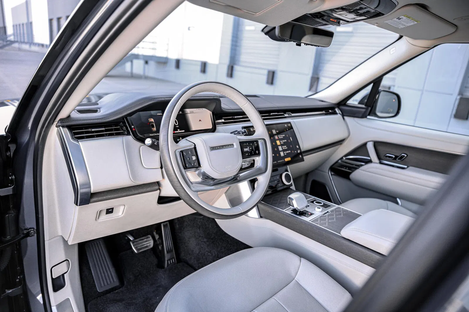 2023 Range Rover P530 SV - Twin-Turbo V8, AWD, Highly Equipped, Unmodified