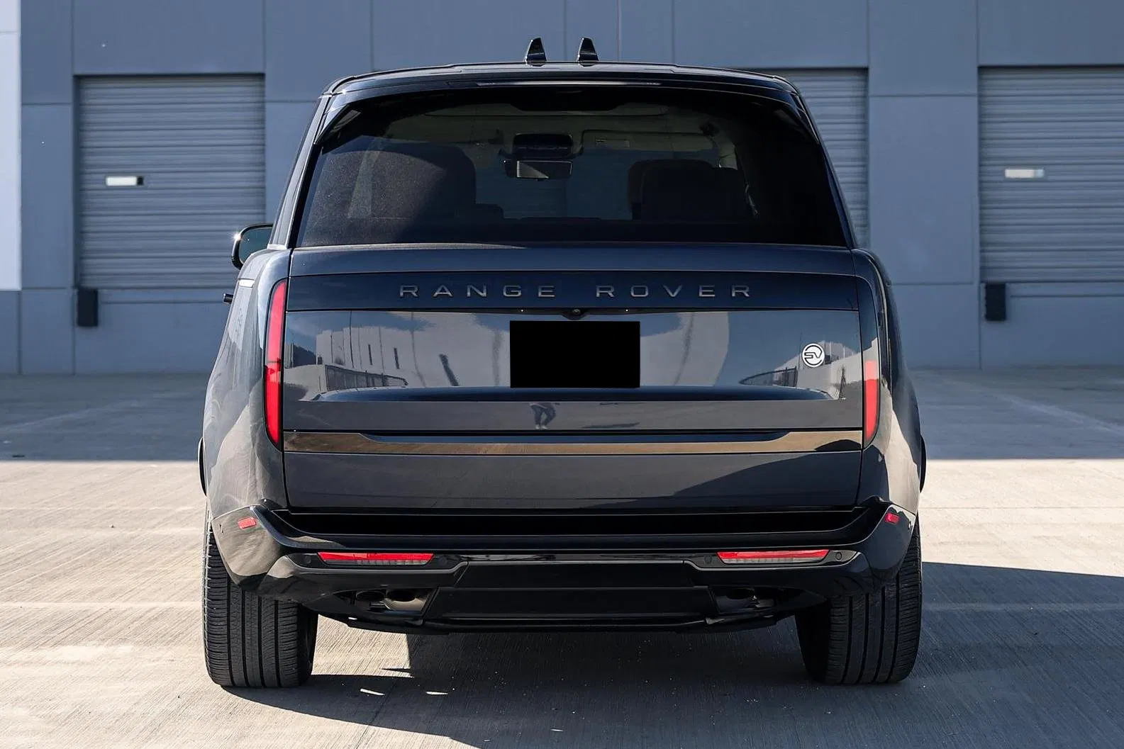 2023 Range Rover P530 SV - Twin-Turbo V8, AWD, Highly Equipped, Unmodified