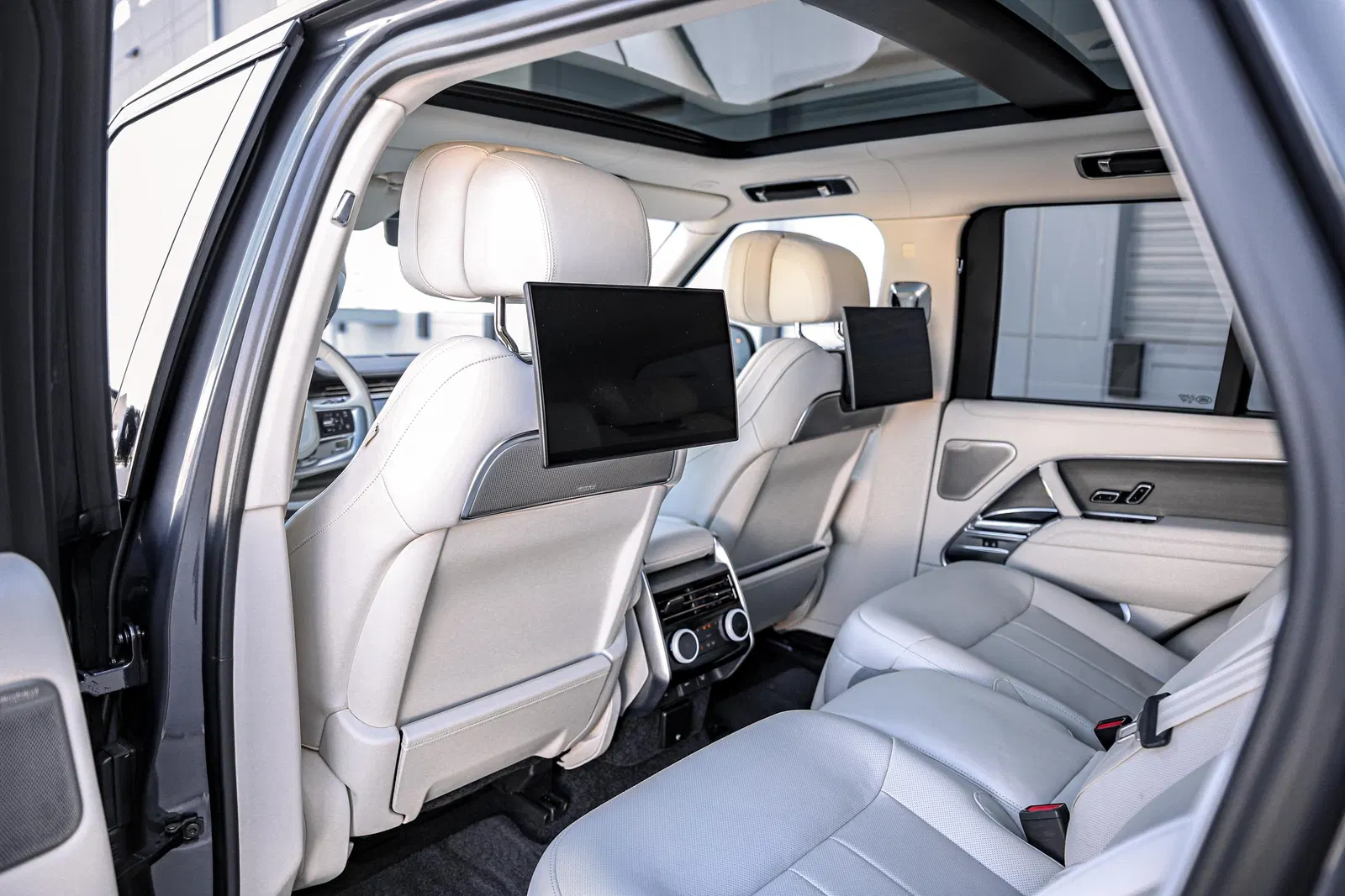 2023 Range Rover P530 SV - Twin-Turbo V8, AWD, Highly Equipped, Unmodified