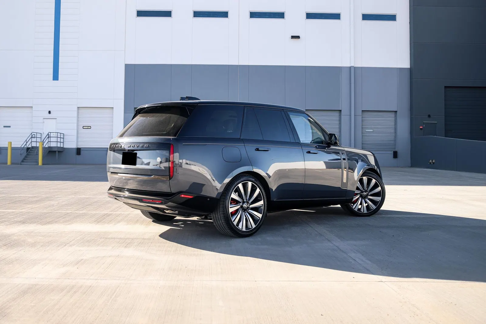 2023 Range Rover P530 SV - Twin-Turbo V8, AWD, Highly Equipped, Unmodified