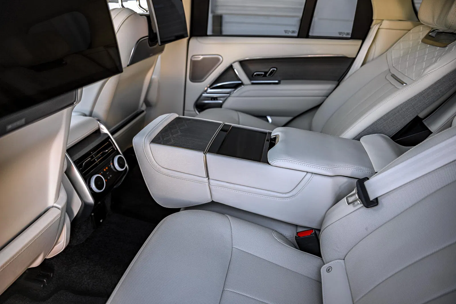 2023 Range Rover P530 SV - Twin-Turbo V8, AWD, Highly Equipped, Unmodified