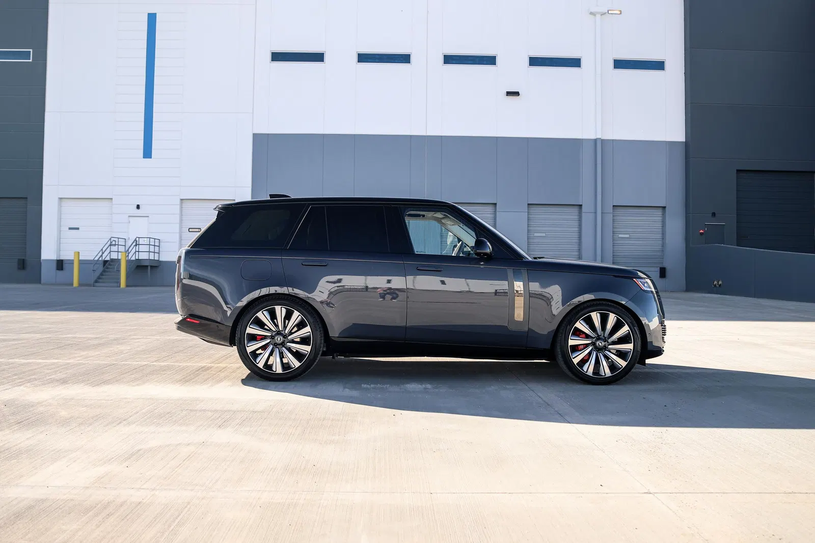 2023 Range Rover P530 SV - Twin-Turbo V8, AWD, Highly Equipped, Unmodified