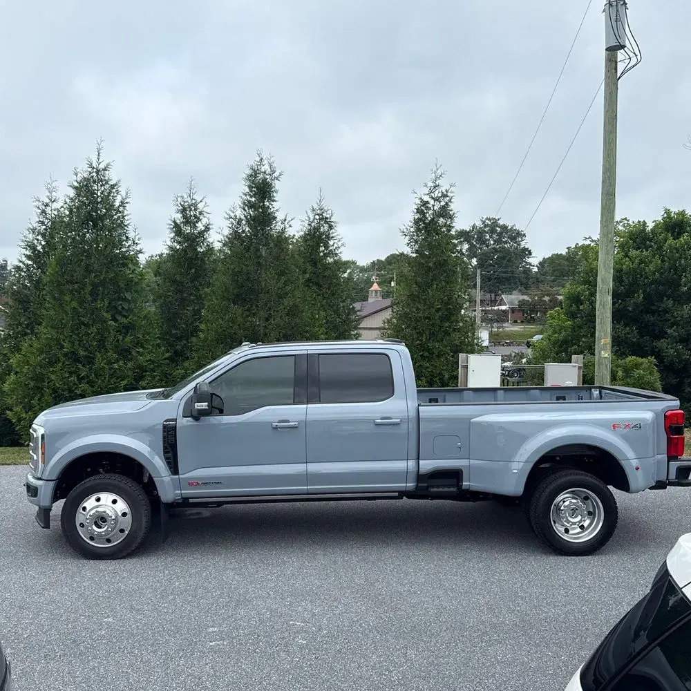 2025 Ford F-450 Super Duty Platinum