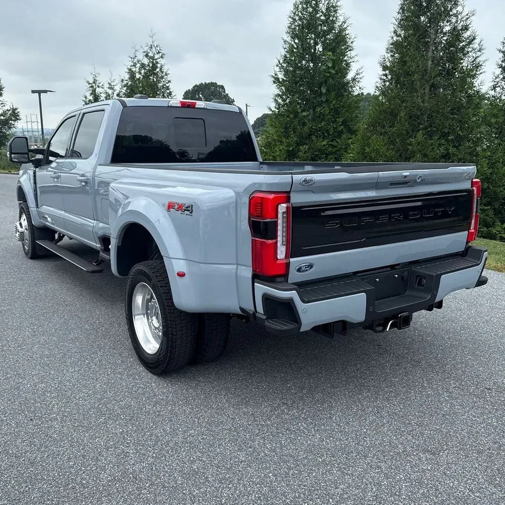 2025 Ford F-450 Super Duty Platinum