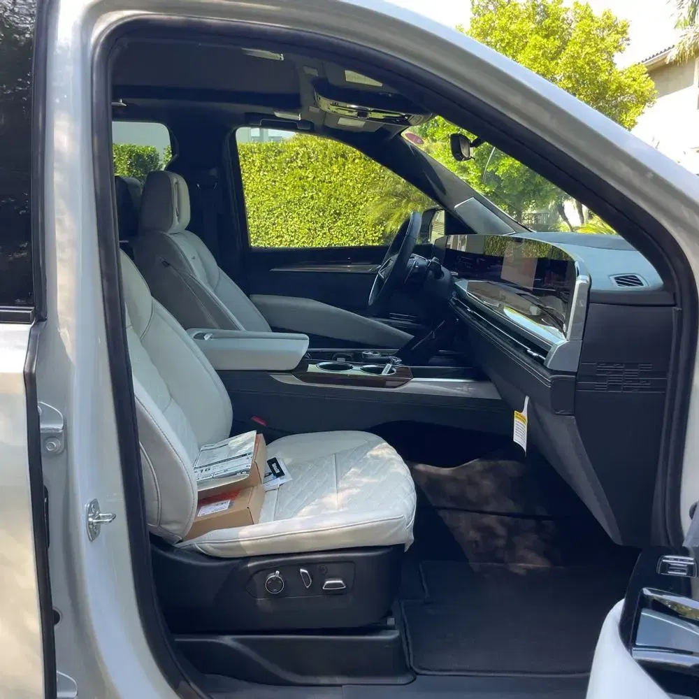 2025 Cadillac Escalade Sport Platinum