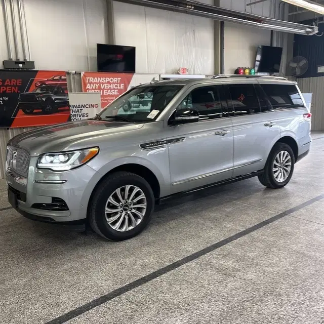 2023 Lincoln Navigator Standard