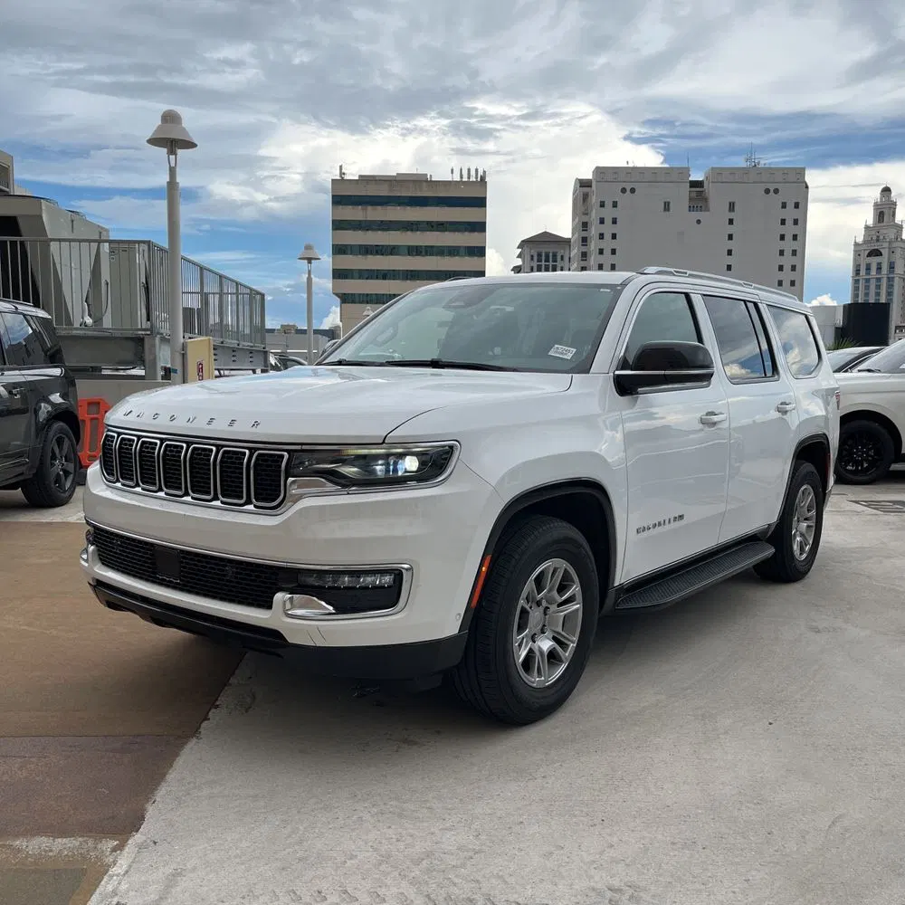 2023 Jeep Wagoneer Base